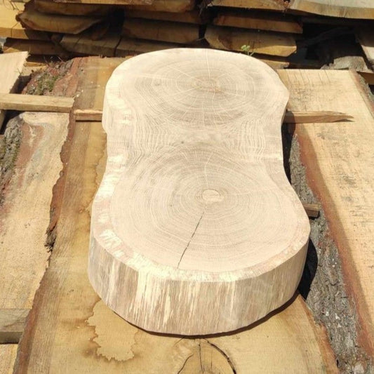 Tvarovaná dřevěná deska z pevného dubu 82x33-40x7,5 cm, sanded, dual-core, domácí výroba