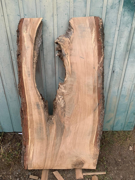 Dřevěný monolit z dubu 120x50-55x5 cm, ideální pro resinu, uložený za 5 let, domácí výroba.