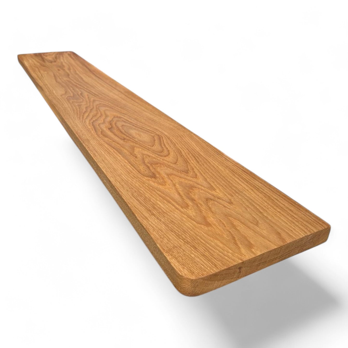 Rukou vyrobený okenní ráhno z dubu s krouceným okrajem tloušťka 4 cm - olejová.