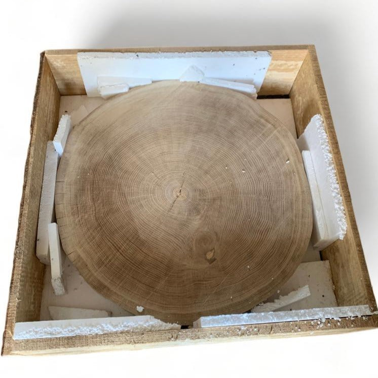 Tvarovaná dřevěná deska z pevného dubu 86x75x8 cm, ideální pro epoksidovou lepidlo, uložena za 5-6 let, domácí výroba.