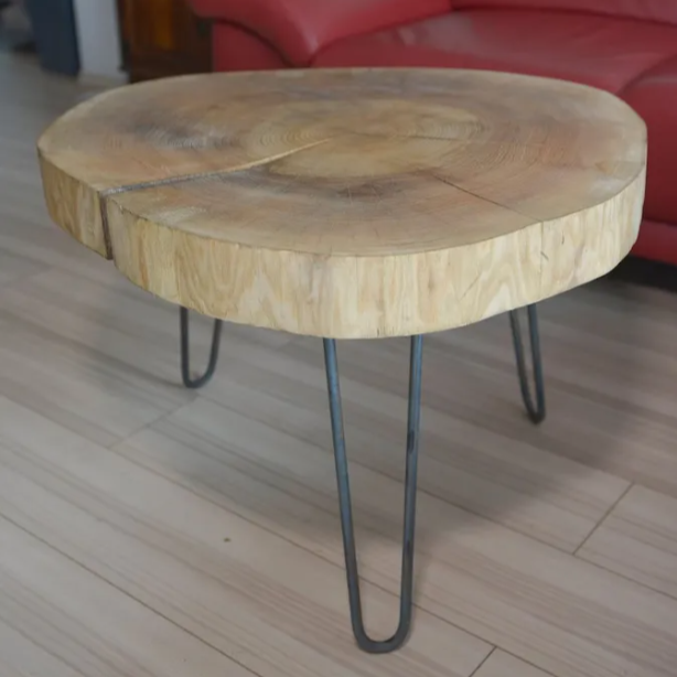 Tvarovaná dřevěná deska z pevného dubu 86x75x8 cm, ideální pro epoksidovou lepidlo, uložena za 5-6 let, domácí výroba.