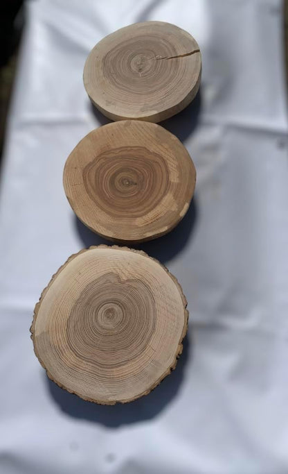 Handgefertigte Wanddekoration aus Esche - runde Form