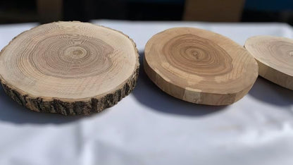 Handgefertigte Wanddekoration aus Esche - runde Form