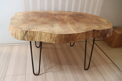 Einzigartiger Couchtisch, Platte aus massiver Eiche 98x62cm, Höhe 50cm