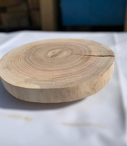 Handgefertigte Wanddekoration aus Esche - runde Form